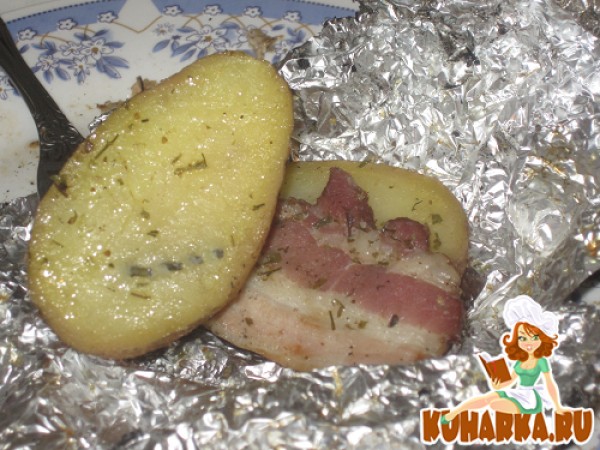 Картофель, запечённый фольге с салом: пошаговый рецепт